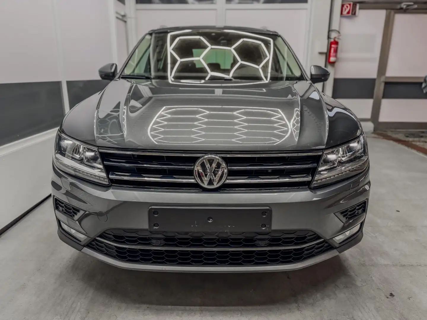 Volkswagen Tiguan HIGHLINE 2.0 TDI NAVI AHK ACC SHZ 2.0 TDI 110kW... Grau - 2