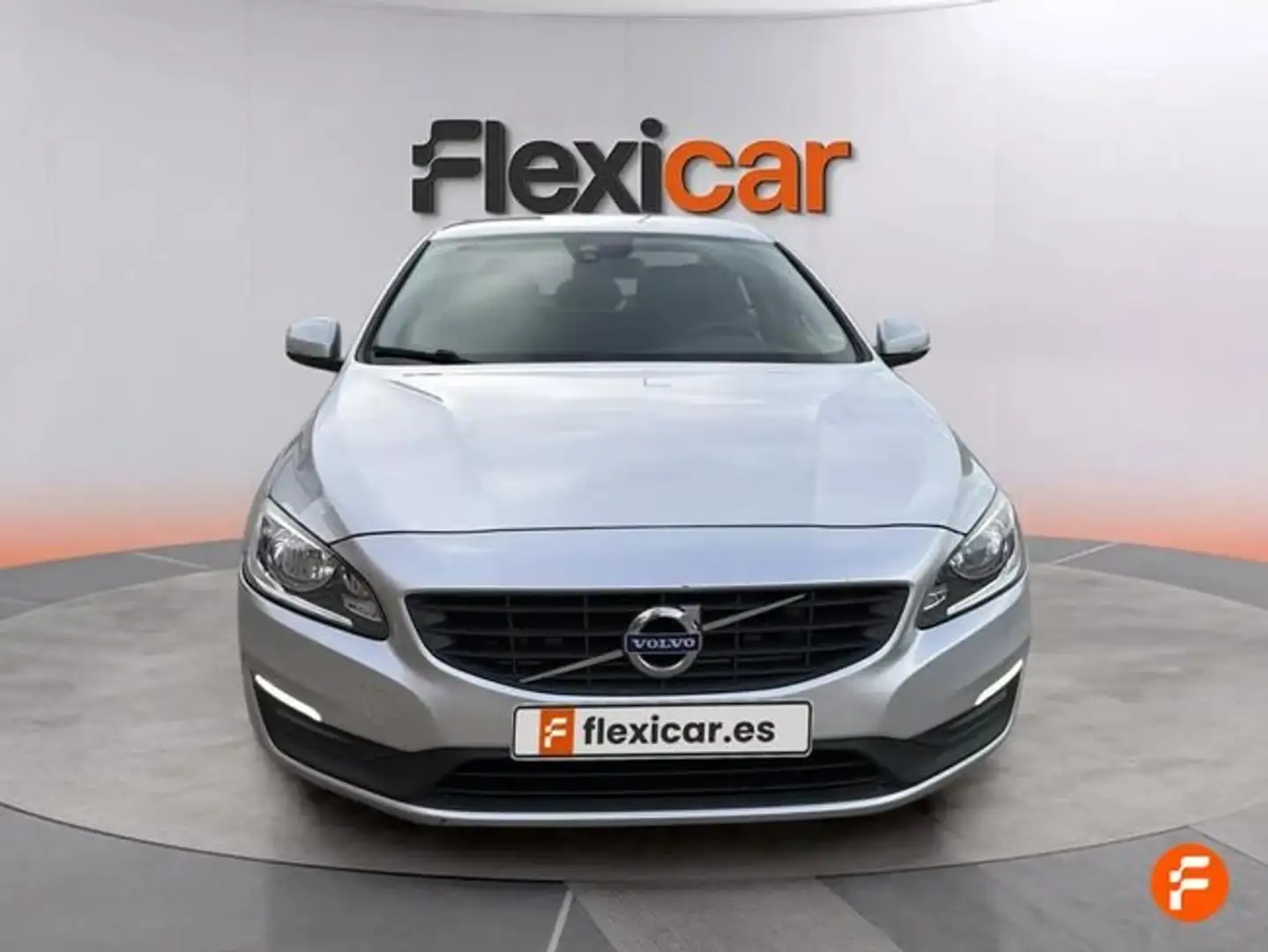Volvo S60 D2 Momentum 120 Gris - 2