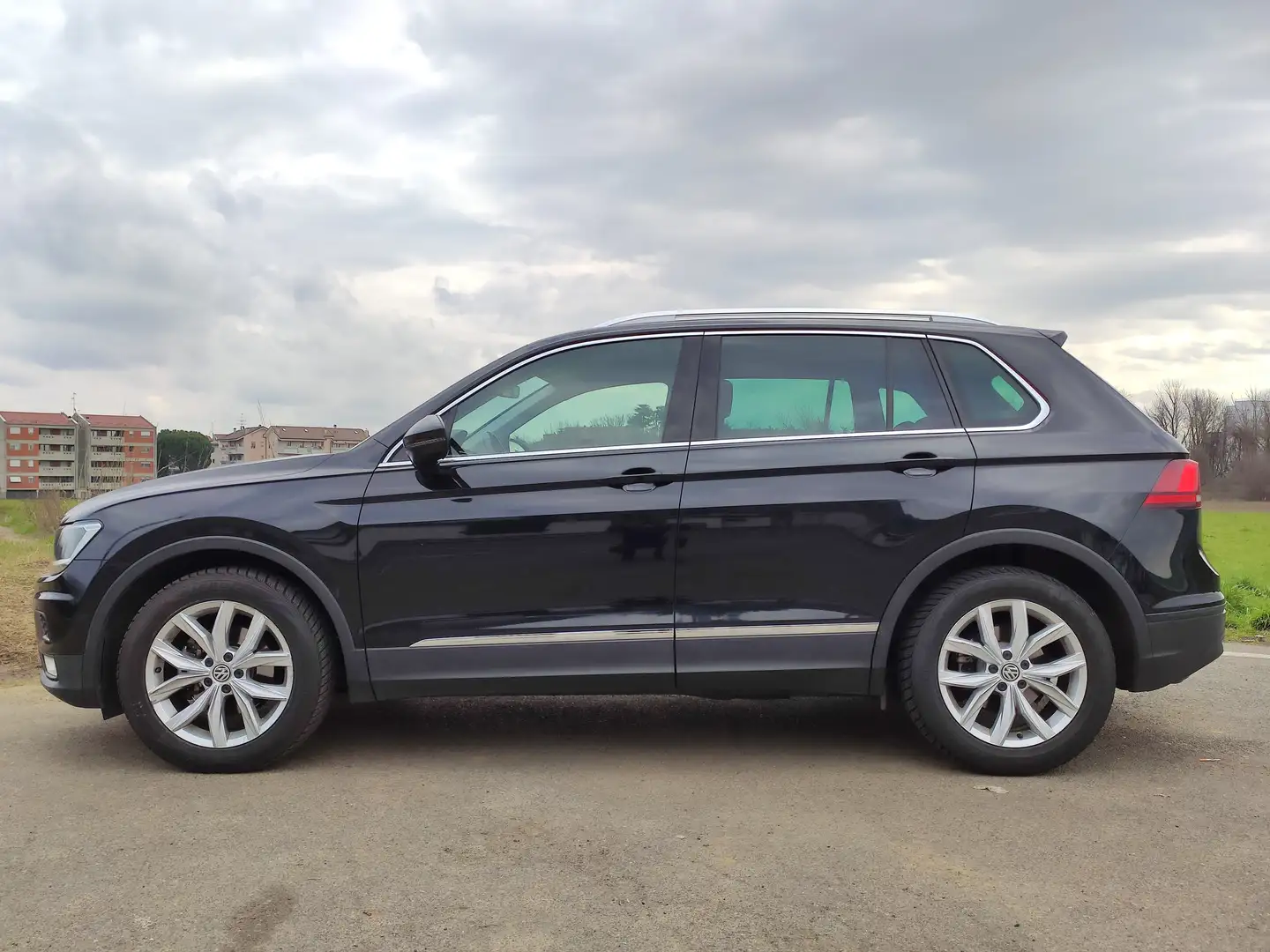 Volkswagen Tiguan Tiguan 2.0 tdi Style 150cv *UNICO PROPR*PROMO! Negru - 2