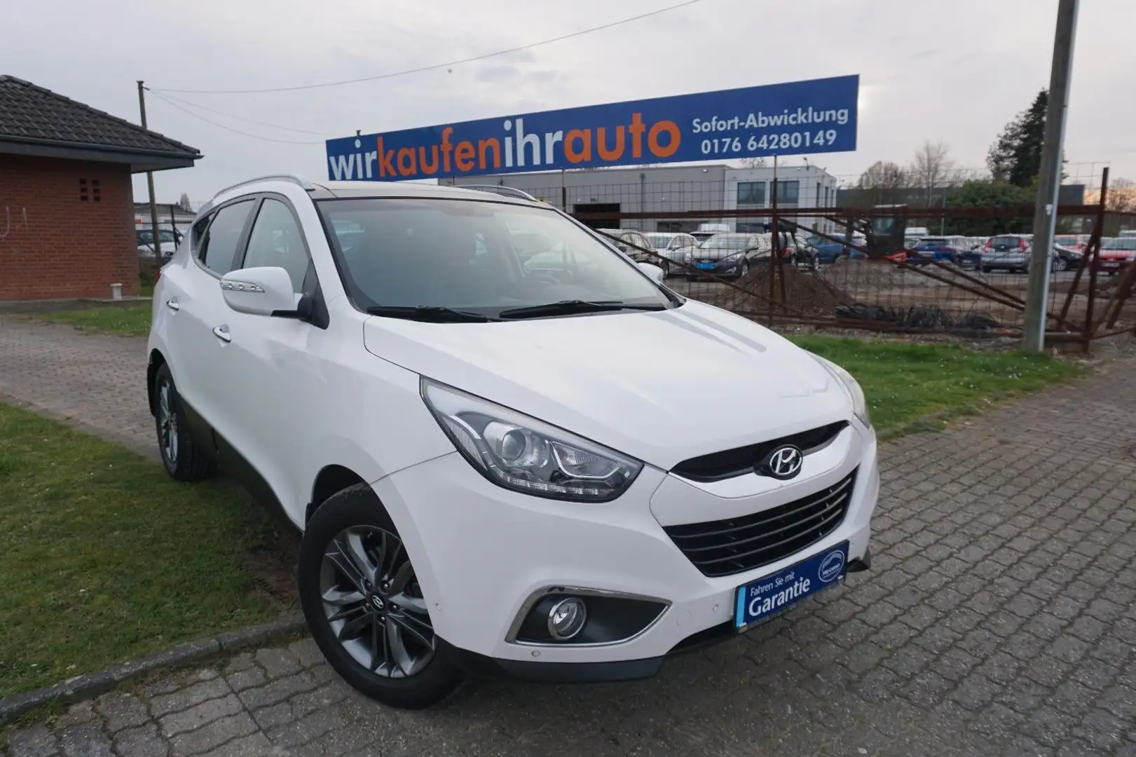 Hyundai iX35 AWD Premium*LEDER*KAMERA*PDC*PANORAMA !! Weiß - 1