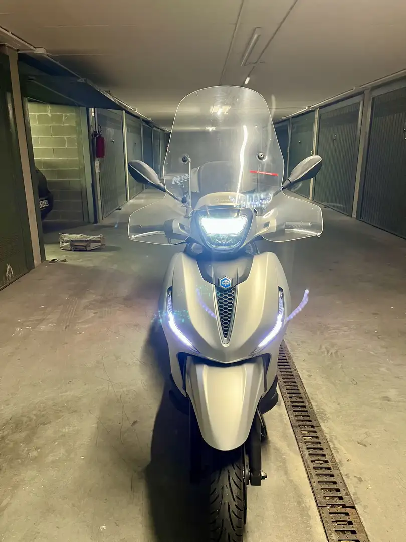 Piaggio Beverly 300 hpe s - 1