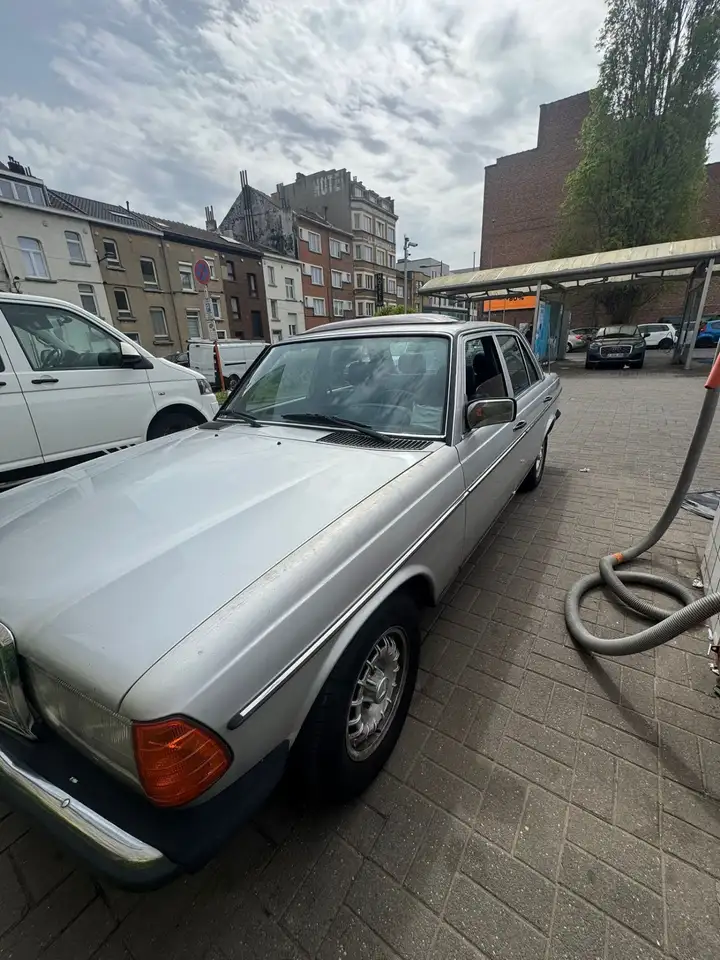 Mercedes-Benz 230, foto 6