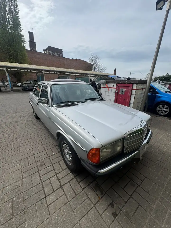 Mercedes-Benz 230, foto 2