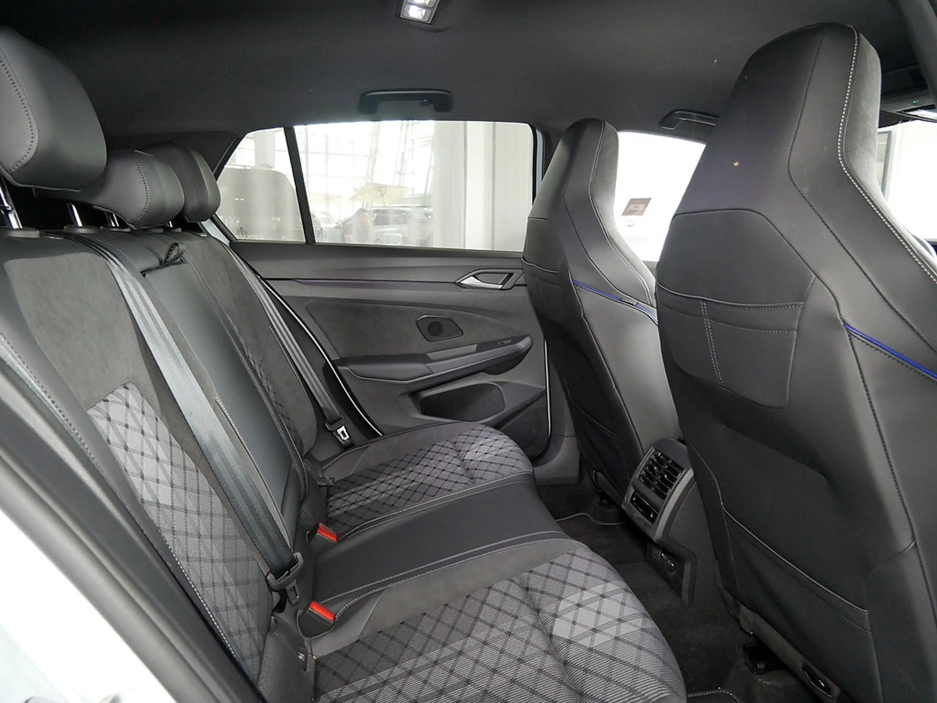 Volkswagen Golf R -Line 2.0 TDI DSG AHK STANDHEIZ NAV MATRIX HEAD 4 — photo 10