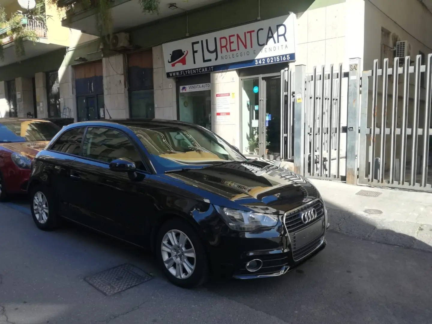 Audi A1 1.6 TDI 105 CV Attraction Noir - 1
