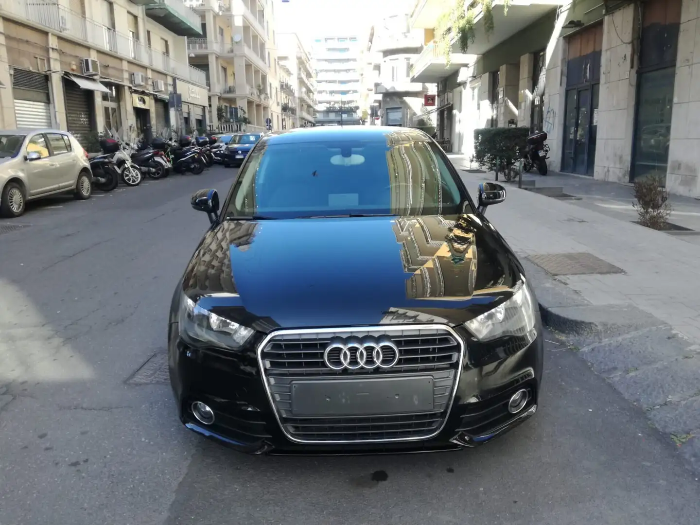 Audi A1 1.6 TDI 105 CV Attraction Noir - 2