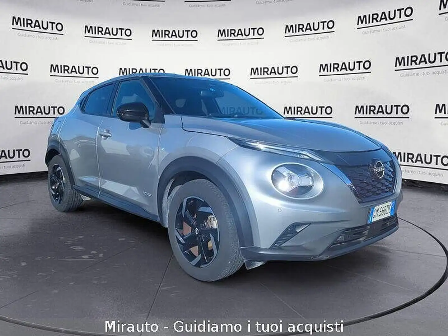 Nissan Juke 1.6 HEV N-Connecta Auto Grau - 1