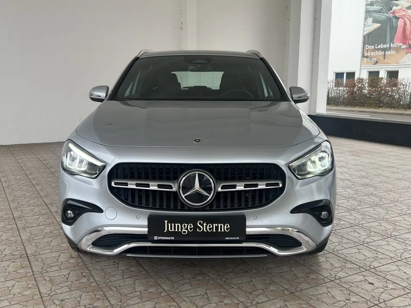 Mercedes-Benz GLA 200 GLA 200 Progressive/Distronic/Kamera/AHK/Sitzhzg Silber - 2