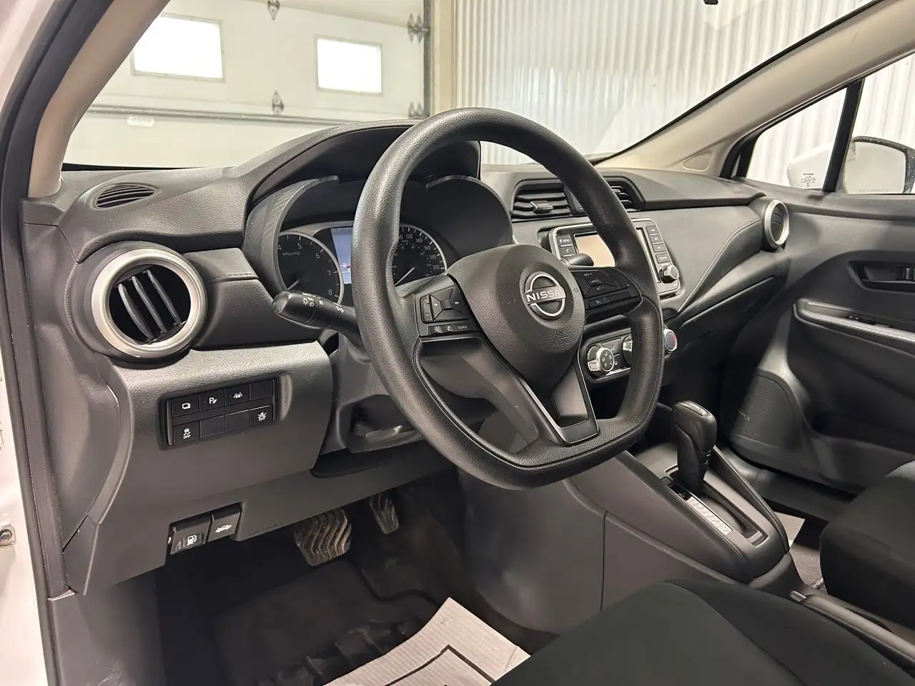 Nissan Versa снимка Nissan Versa