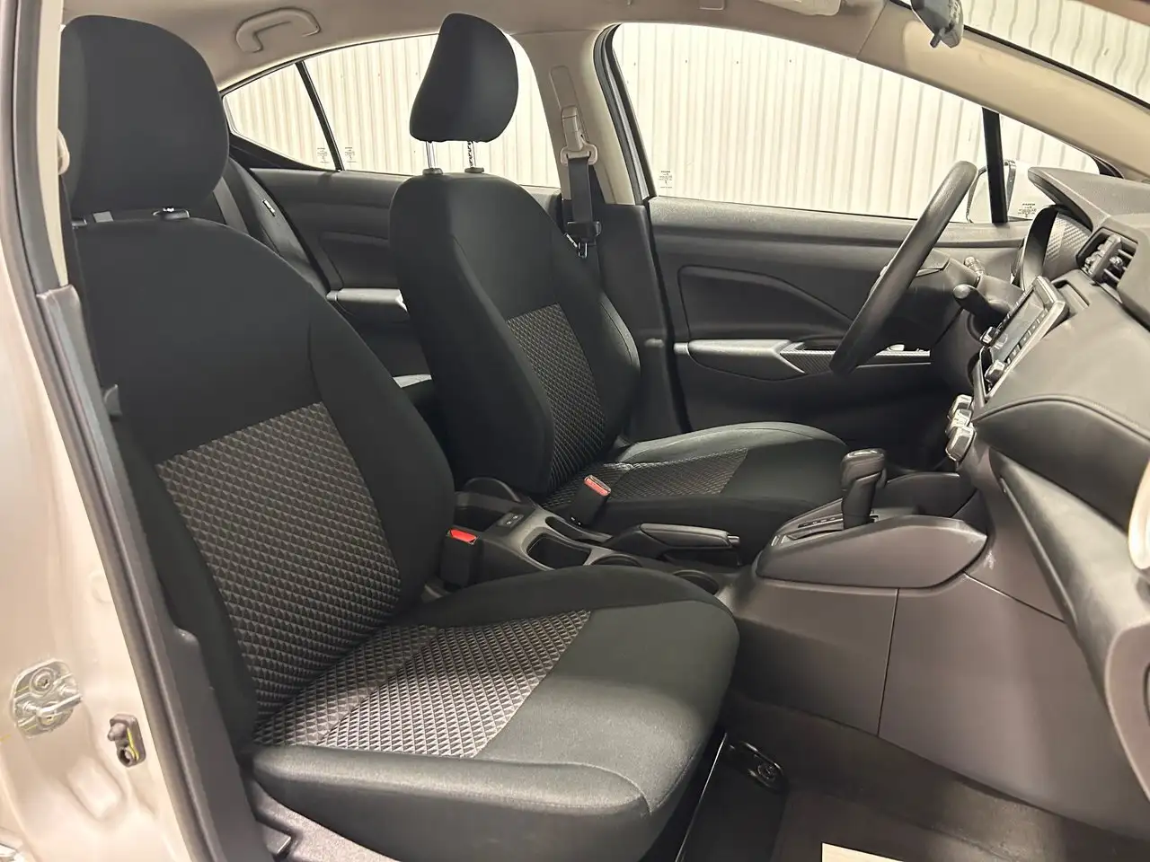 Nissan Versa снимка Nissan Versa