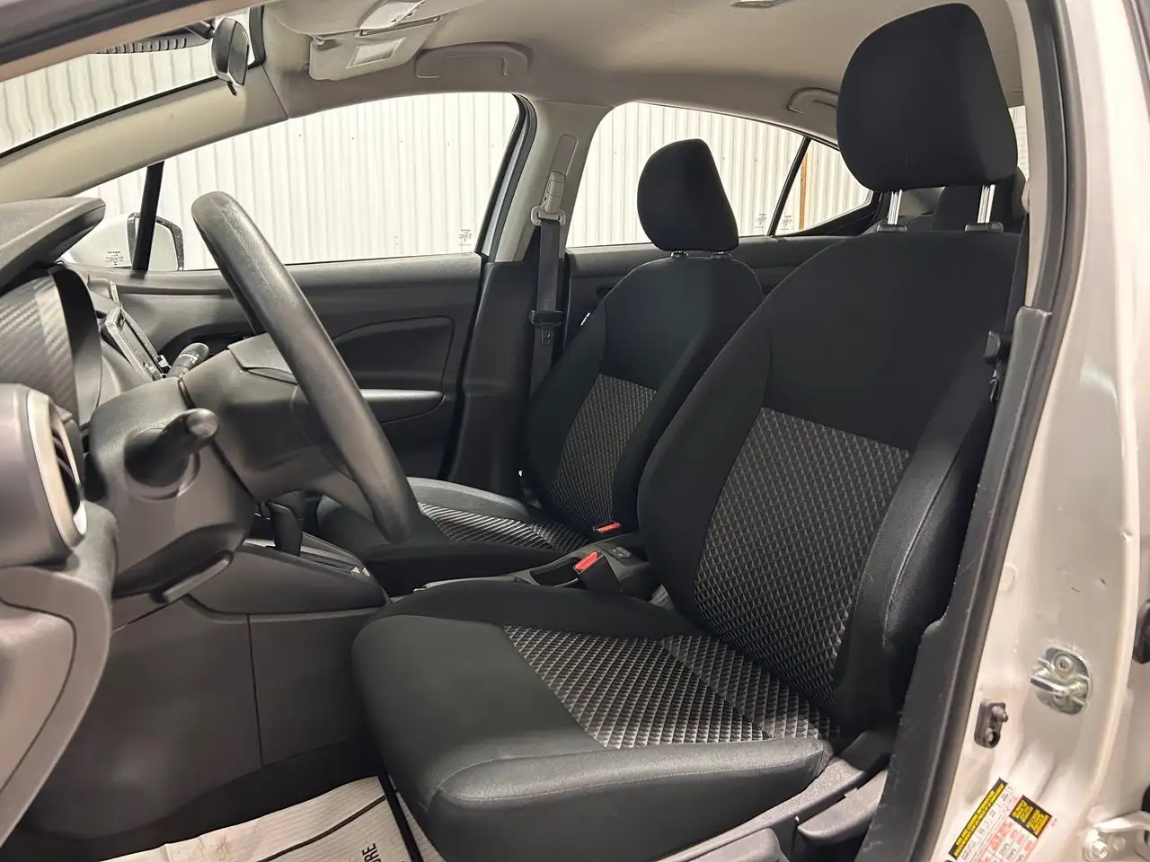 Nissan Versa снимка Nissan Versa
