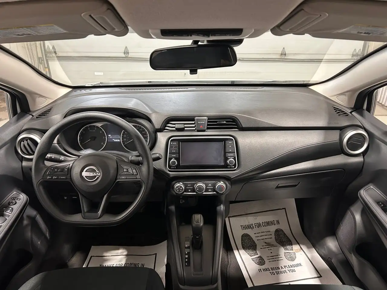 Nissan Versa снимка Nissan Versa