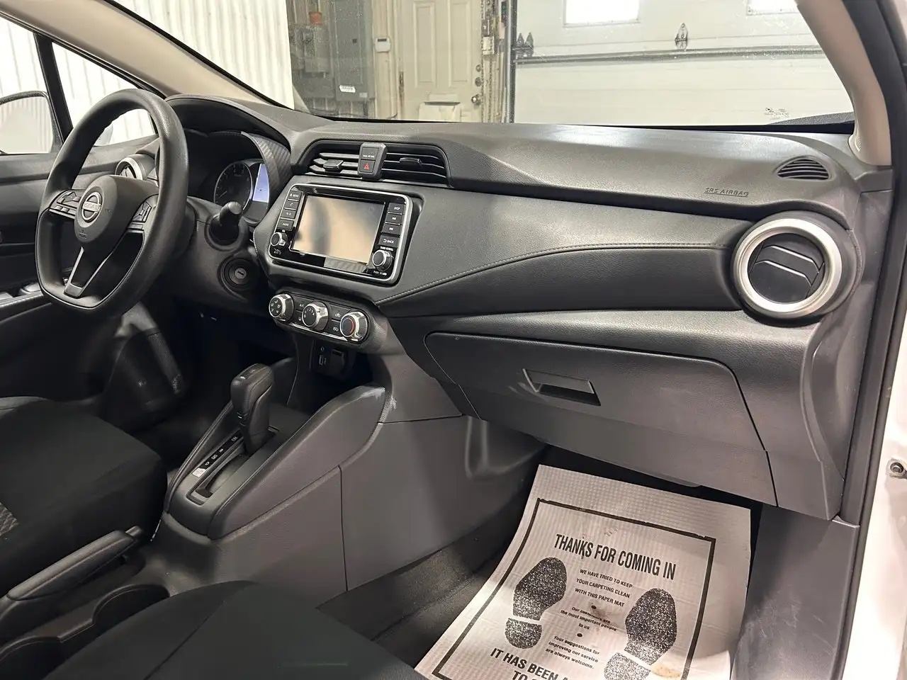 Nissan Versa снимка Nissan Versa