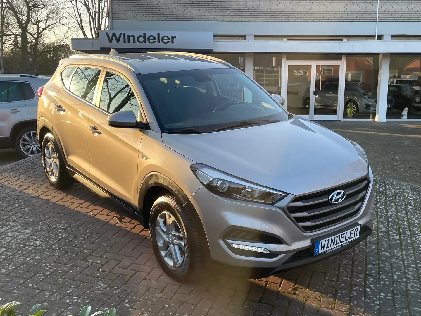 Hyundai TUCSON blue Classic 2WD AHK Sitzheizung Navi Beige - 1