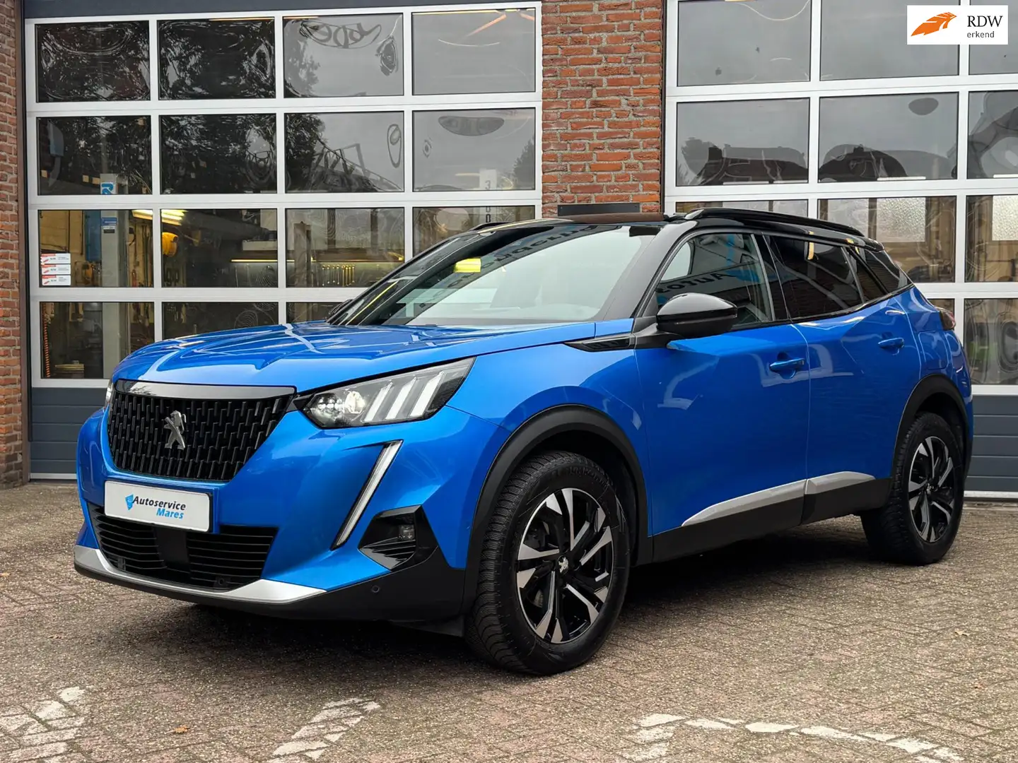 Peugeot 2008 1.2 PureTech GT, navi, 360 camera, panodak, adat c Blauw - 1