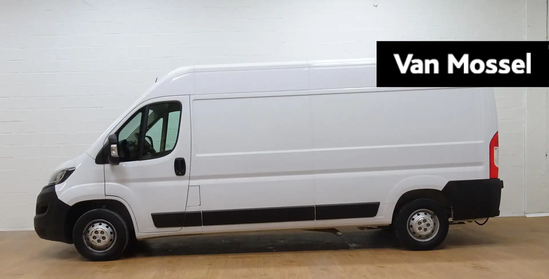 Peugeot Boxer 2.2 BlueHDi 140 L3H2 3.3t Blanc - 1