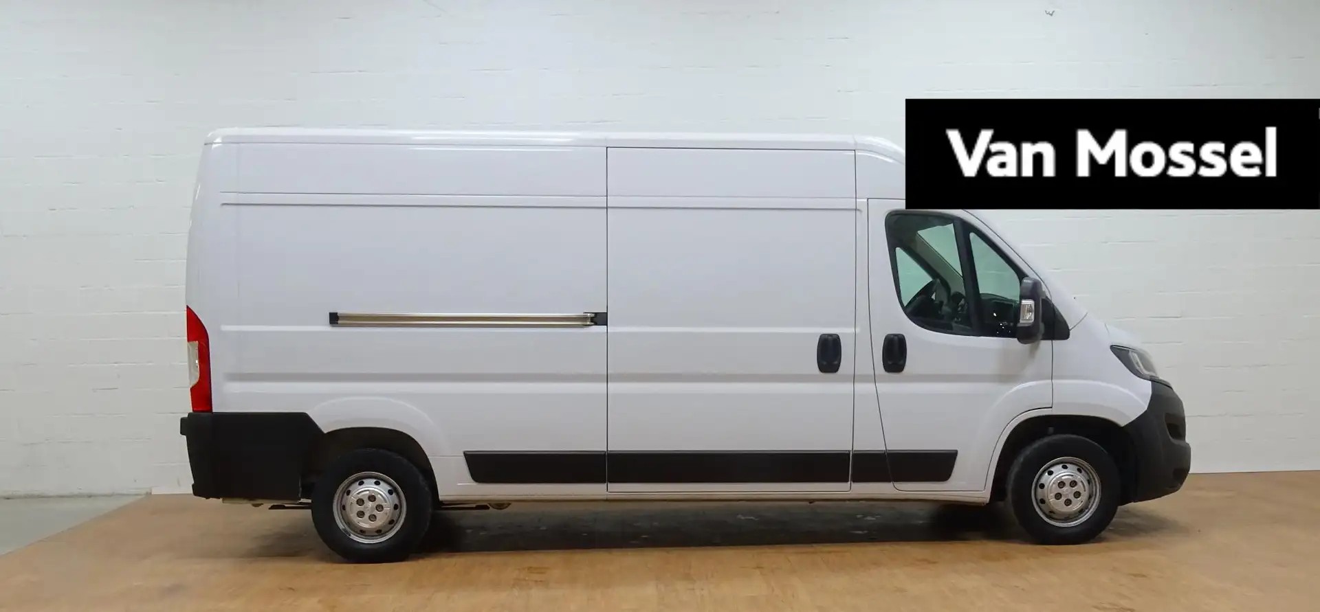 Peugeot Boxer 2.2 BlueHDi 140 L3H2 3.3t Blanc - 1