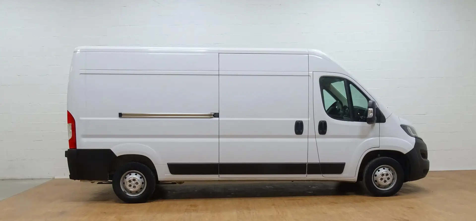 Peugeot Boxer 2.2 BlueHDi 140 L3H2 3.3t Blanc - 2
