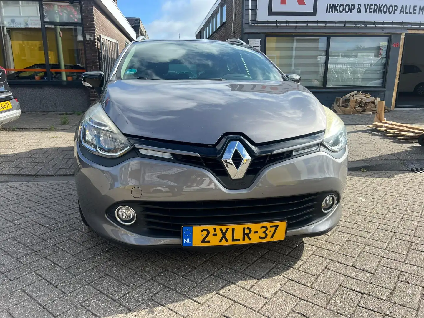 Renault Clio Estate 0.9 TCe Night&Day Grijs - 2