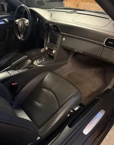 Porsche 911 view 14