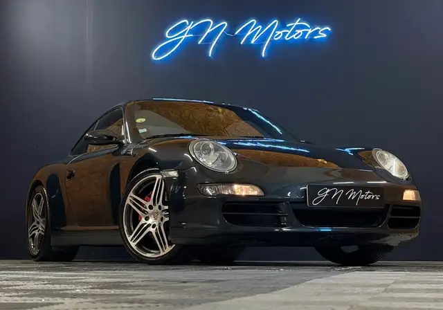 Porsche 911 view 2