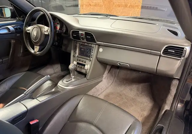 Porsche 911 view 9