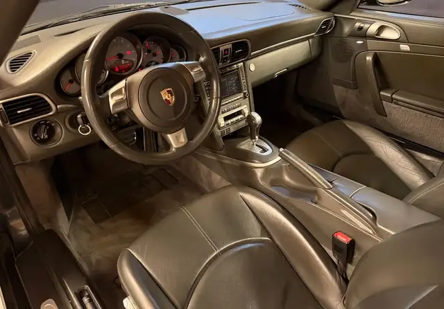 Porsche 911 view 12
