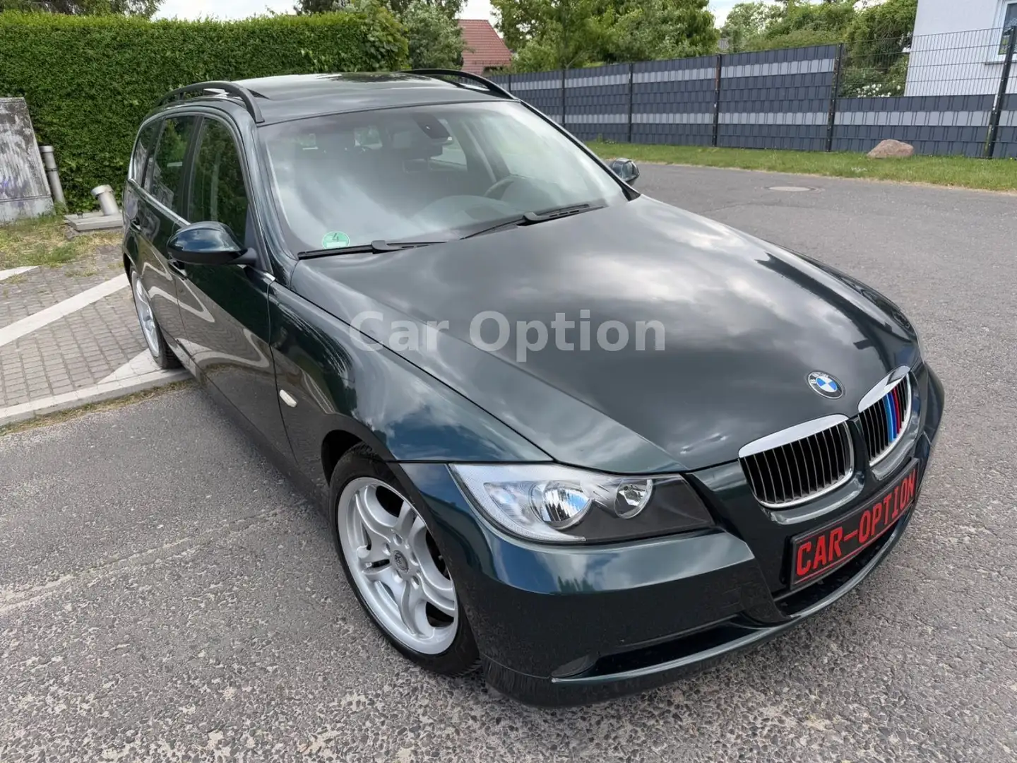 BMW 330 d Touring /Panoramadach/Navi Grün - 2