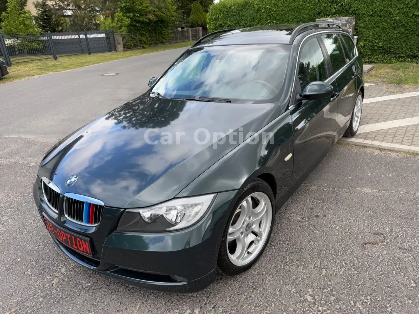BMW 330 d Touring /Panoramadach/Navi Grün - 1