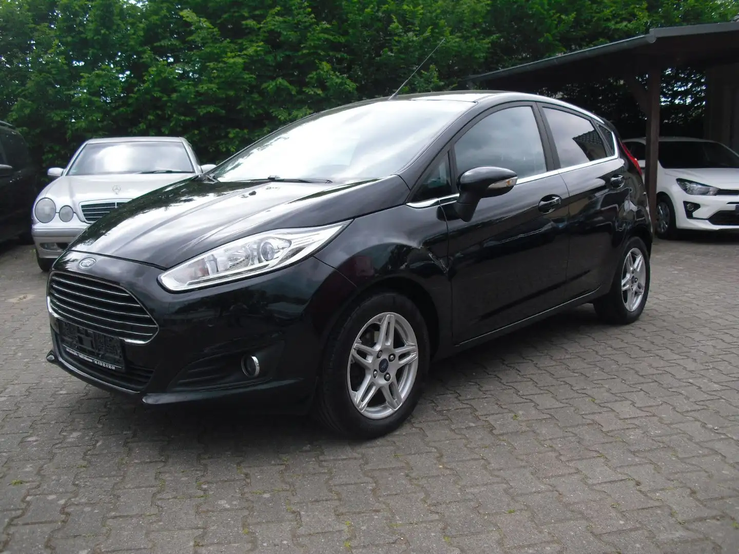 Ford Fiesta 1,6 TDCi 70kW*Navi*PDC v.+hi.*Sitzheizung Noir - 1