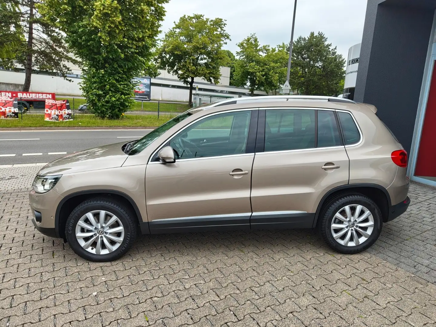 Volkswagen Tiguan Sport & Style 4Motion, SH, 8-fach Beige - 2