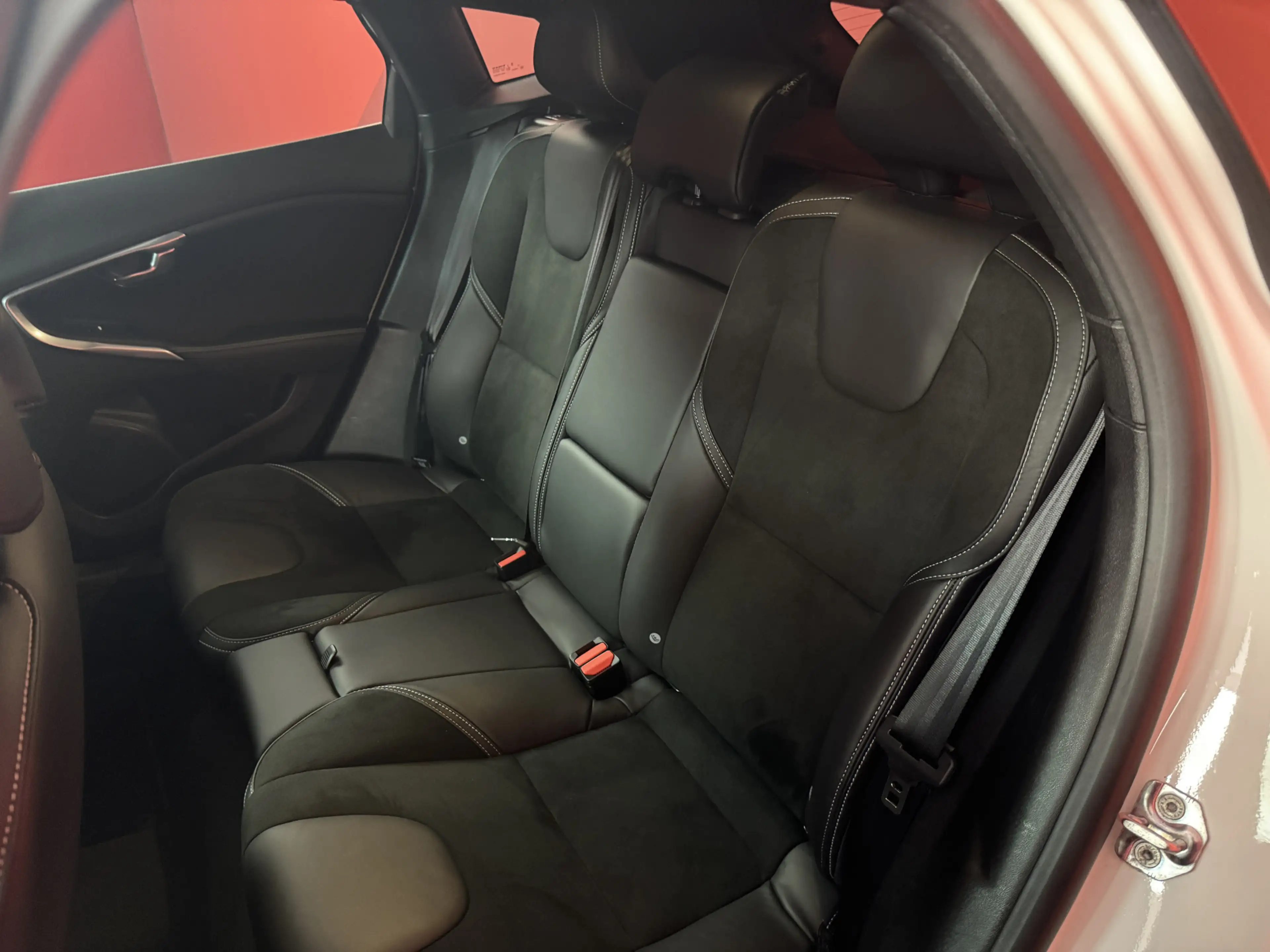 Volvo V40 1.5 T3 Polar+ Sport R-design | Nieuw Binnen! | Car — photo 10