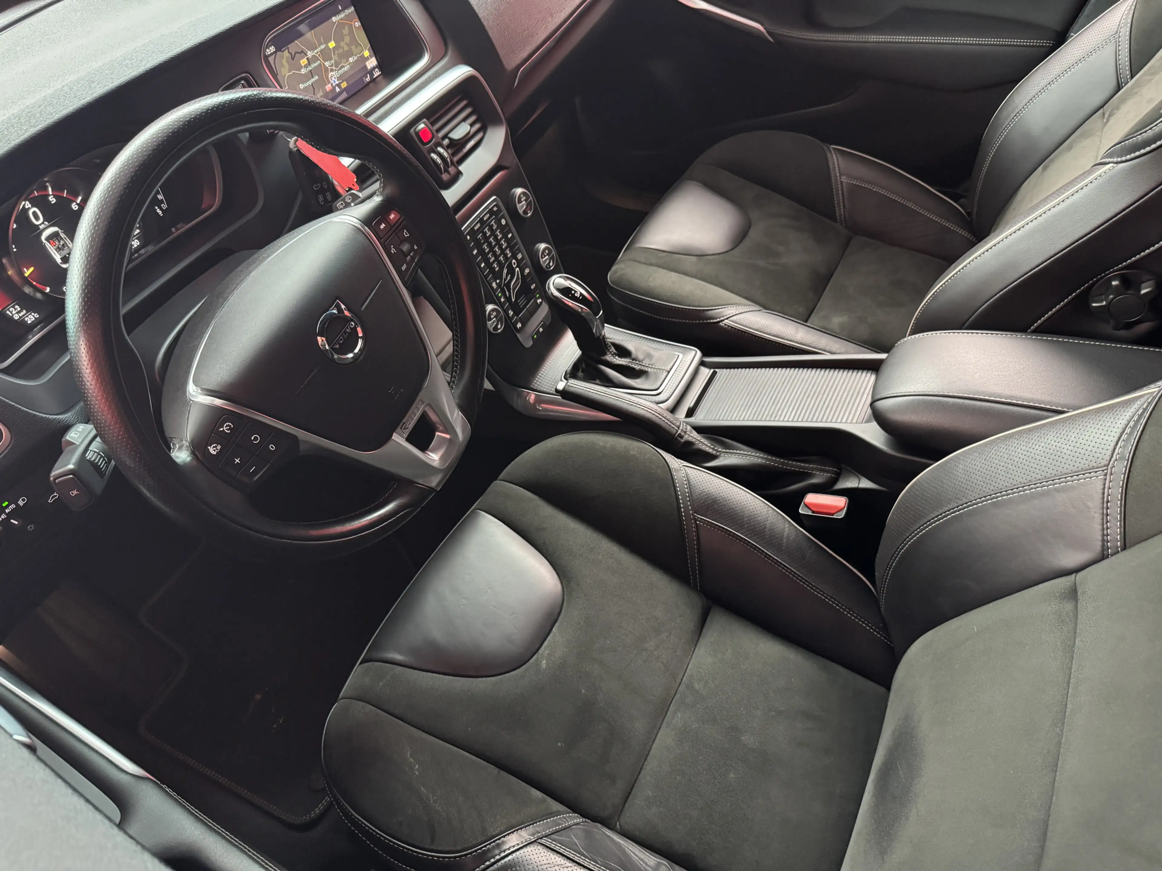 Volvo V40 1.5 T3 Polar+ Sport R-design | Nieuw Binnen! | Car — photo 13