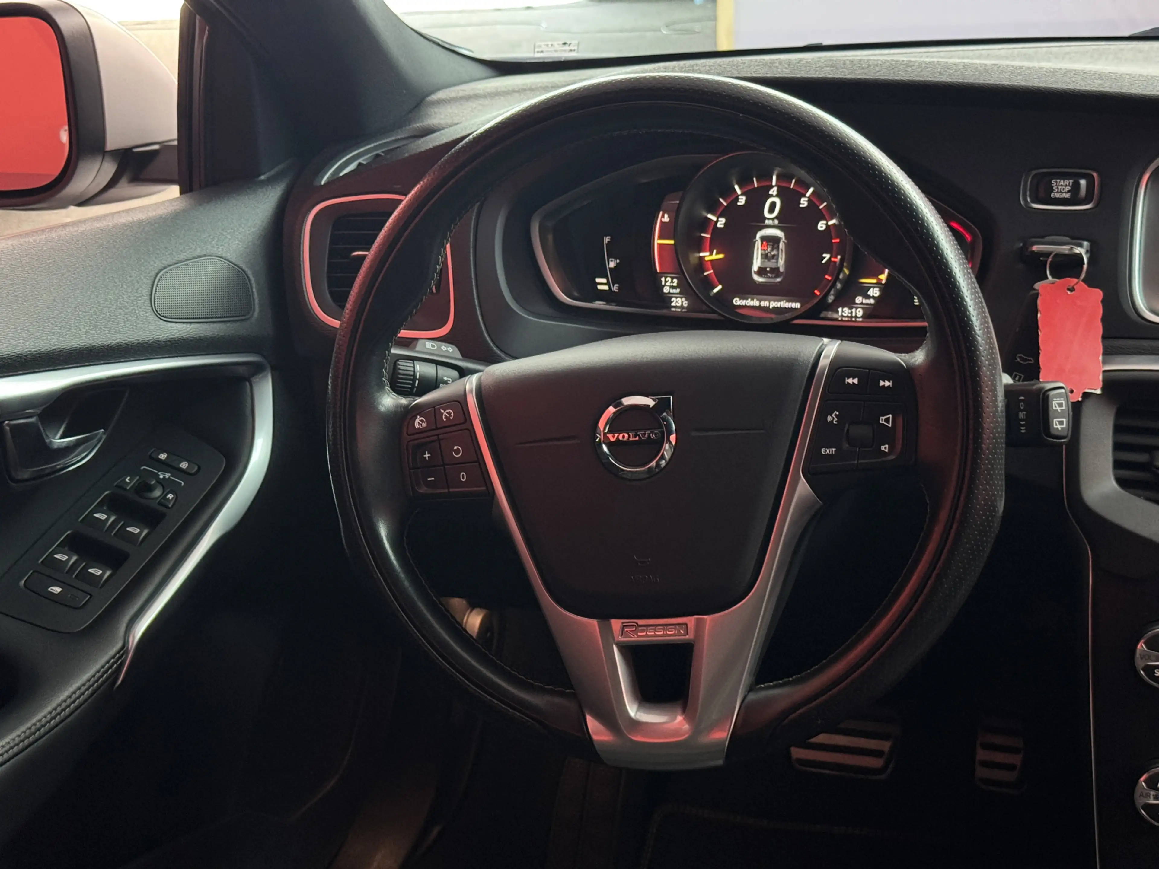Volvo V40 1.5 T3 Polar+ Sport R-design | Nieuw Binnen! | Car — photo 11