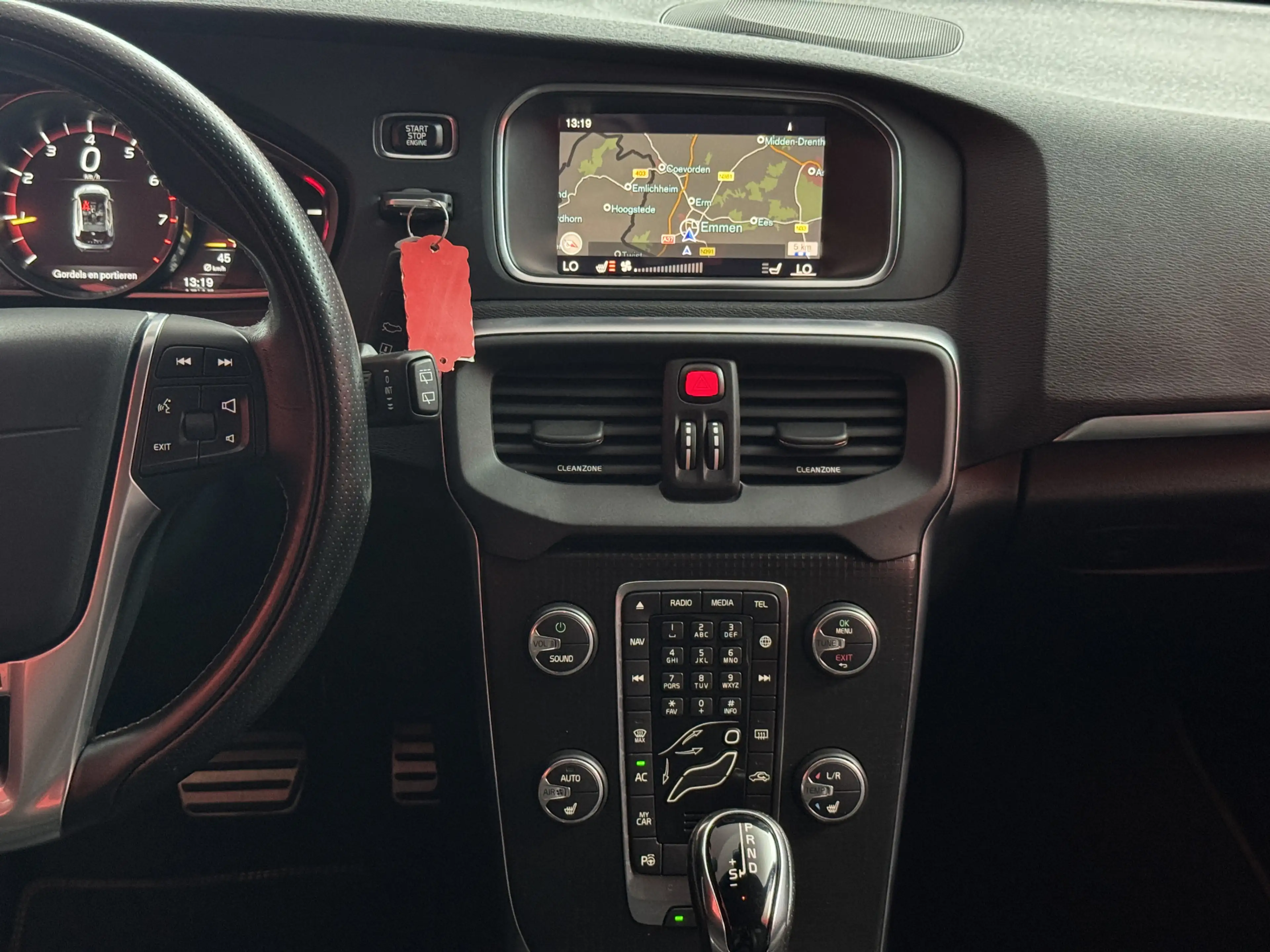 Volvo V40 1.5 T3 Polar+ Sport R-design | Nieuw Binnen! | Car — photo 15