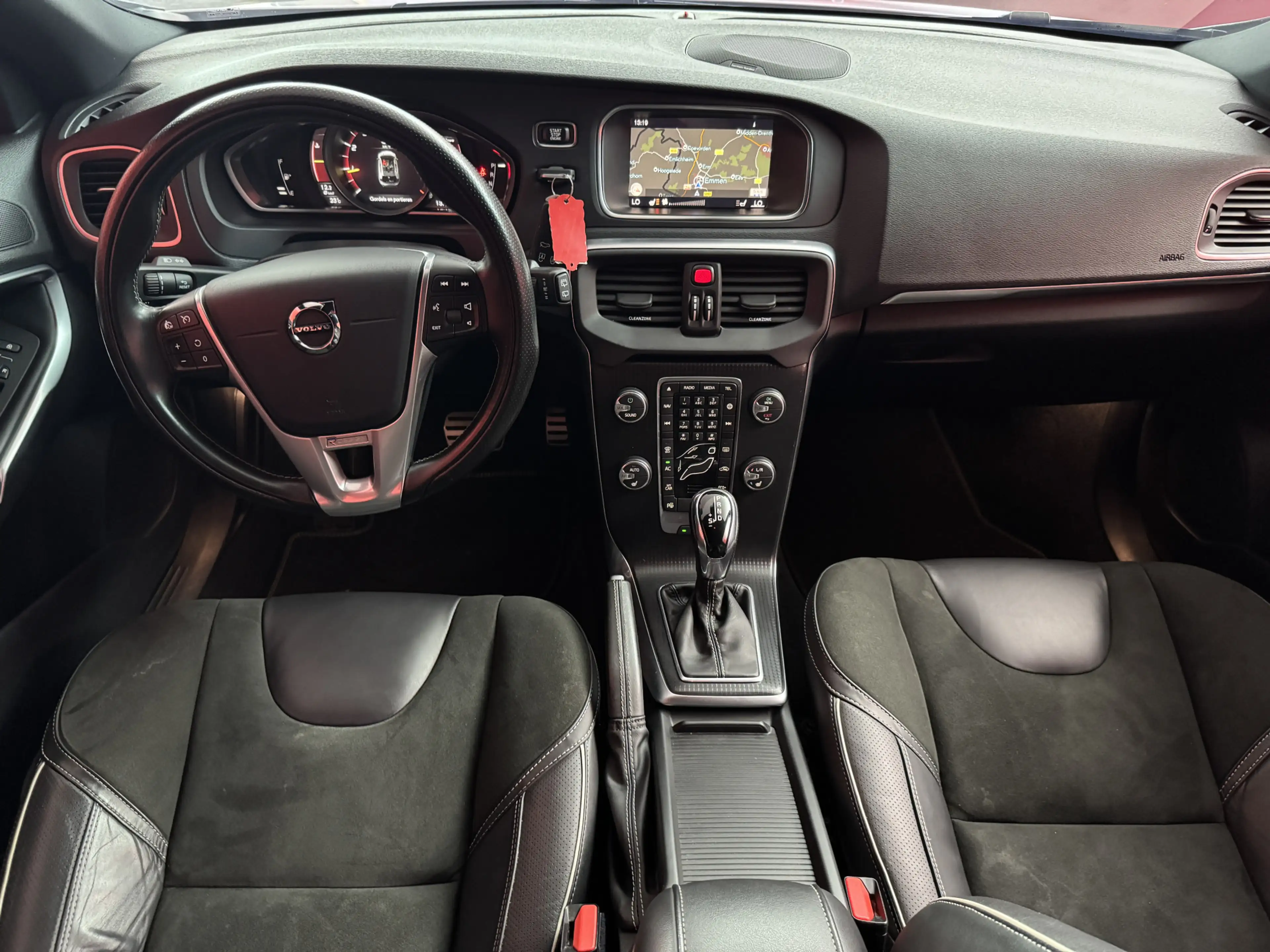 Volvo V40 1.5 T3 Polar+ Sport R-design | Nieuw Binnen! | Car — photo 12