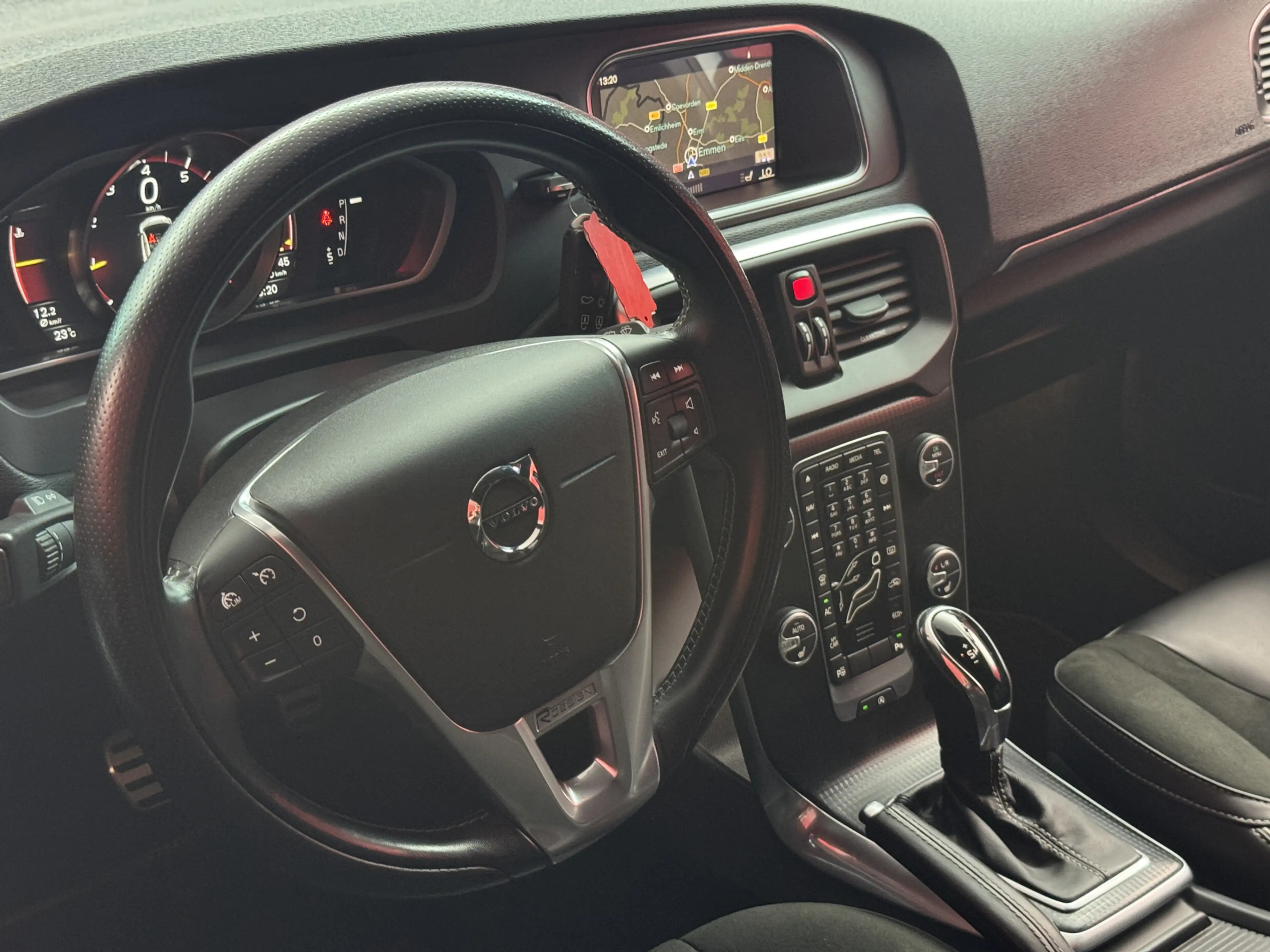 Volvo V40 1.5 T3 Polar+ Sport R-design | Nieuw Binnen! | Car — photo 3