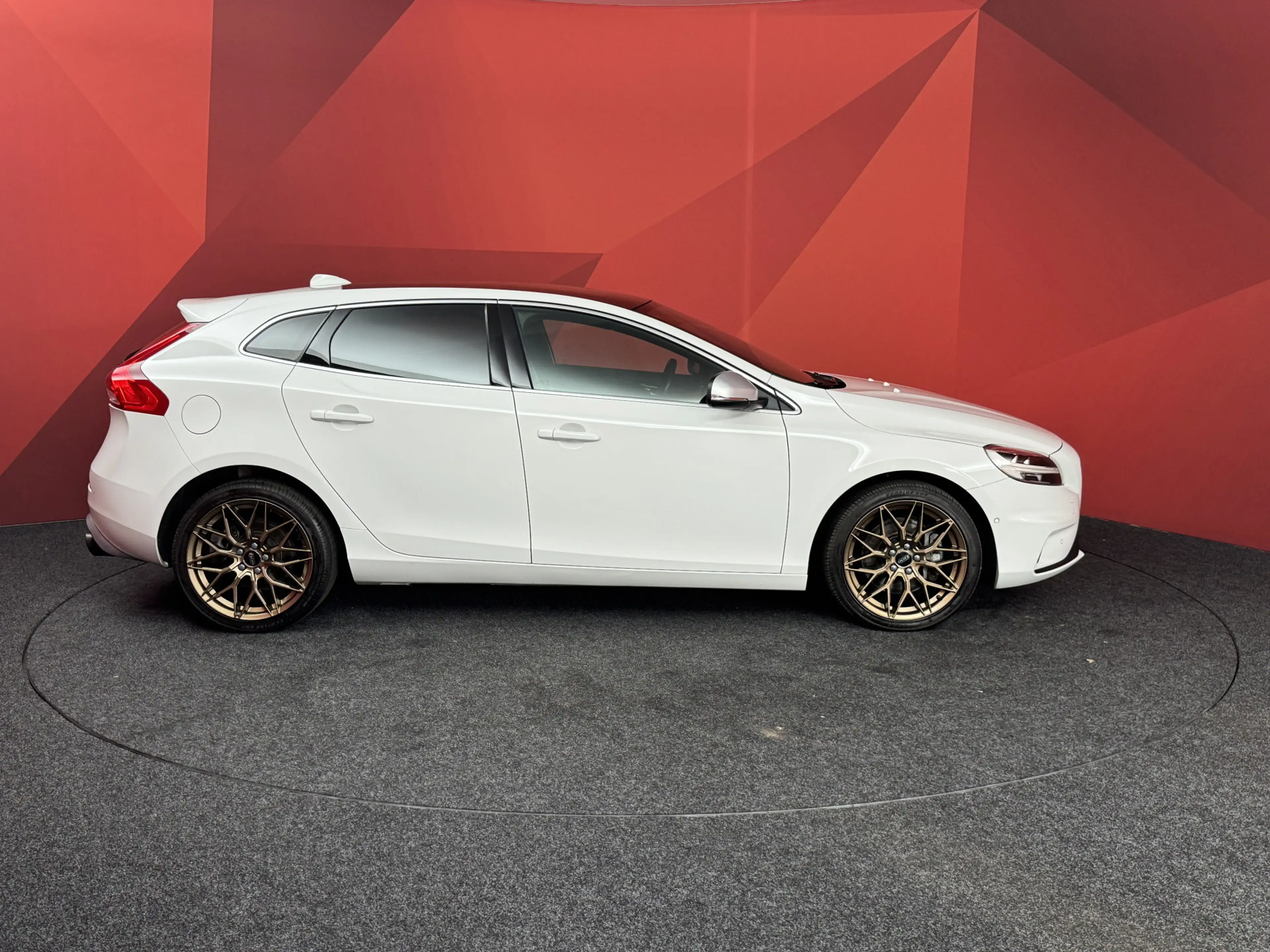 Volvo V40 1.5 T3 Polar+ Sport R-design | Nieuw Binnen! | Car — photo 8