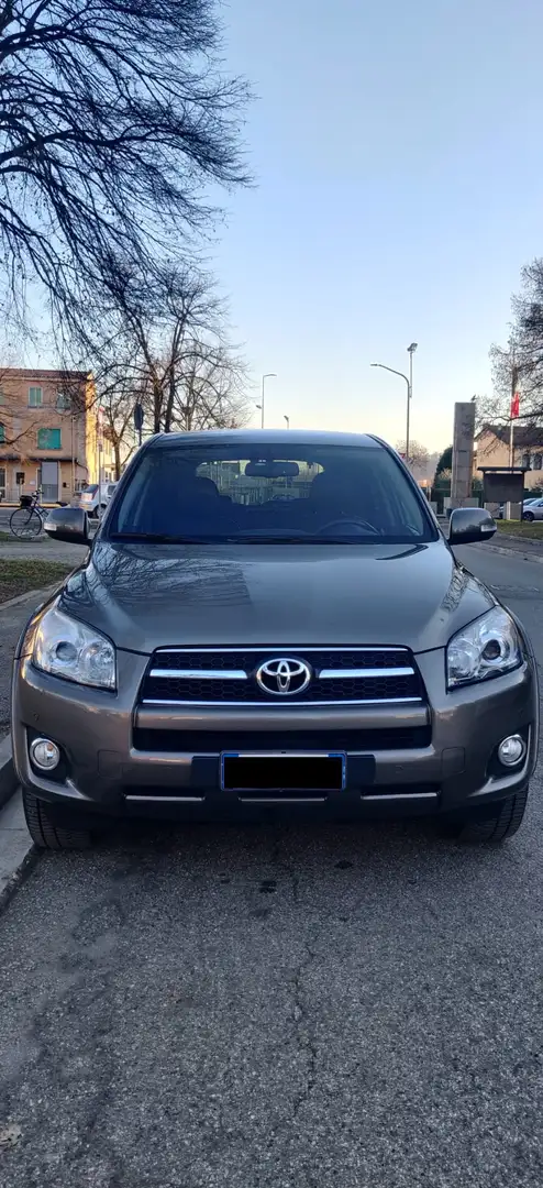 Toyota RAV 4 Rav4+III+2009+Crossover+RAV4+2.2+d-cat+Luxury+auto Beige - 1