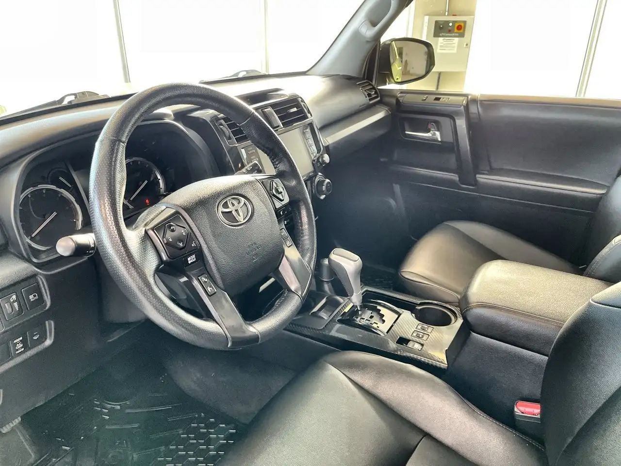 Toyota 4-Runner снимка Toyota 4-Runner