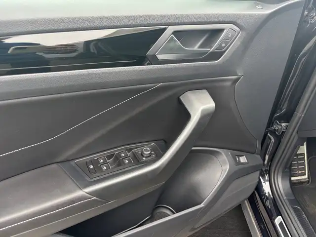 Volkswagen T-Roc view 14