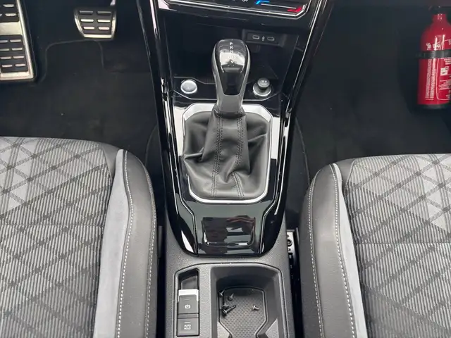 Volkswagen T-Roc view 11