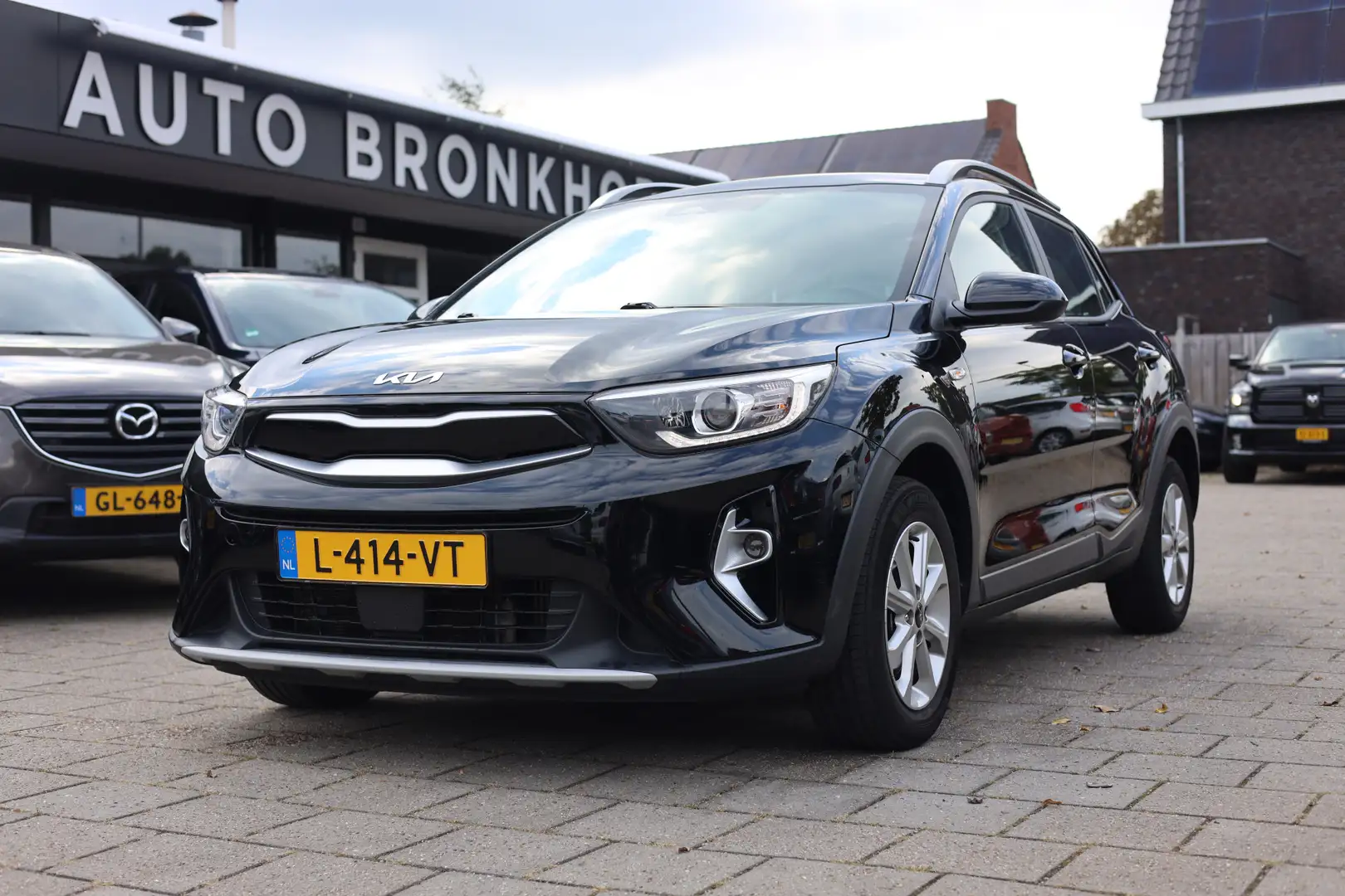 Kia Stonic 1.0 T-GDi MHEV DYNAMICLINE I CARPLAY Zwart - 1