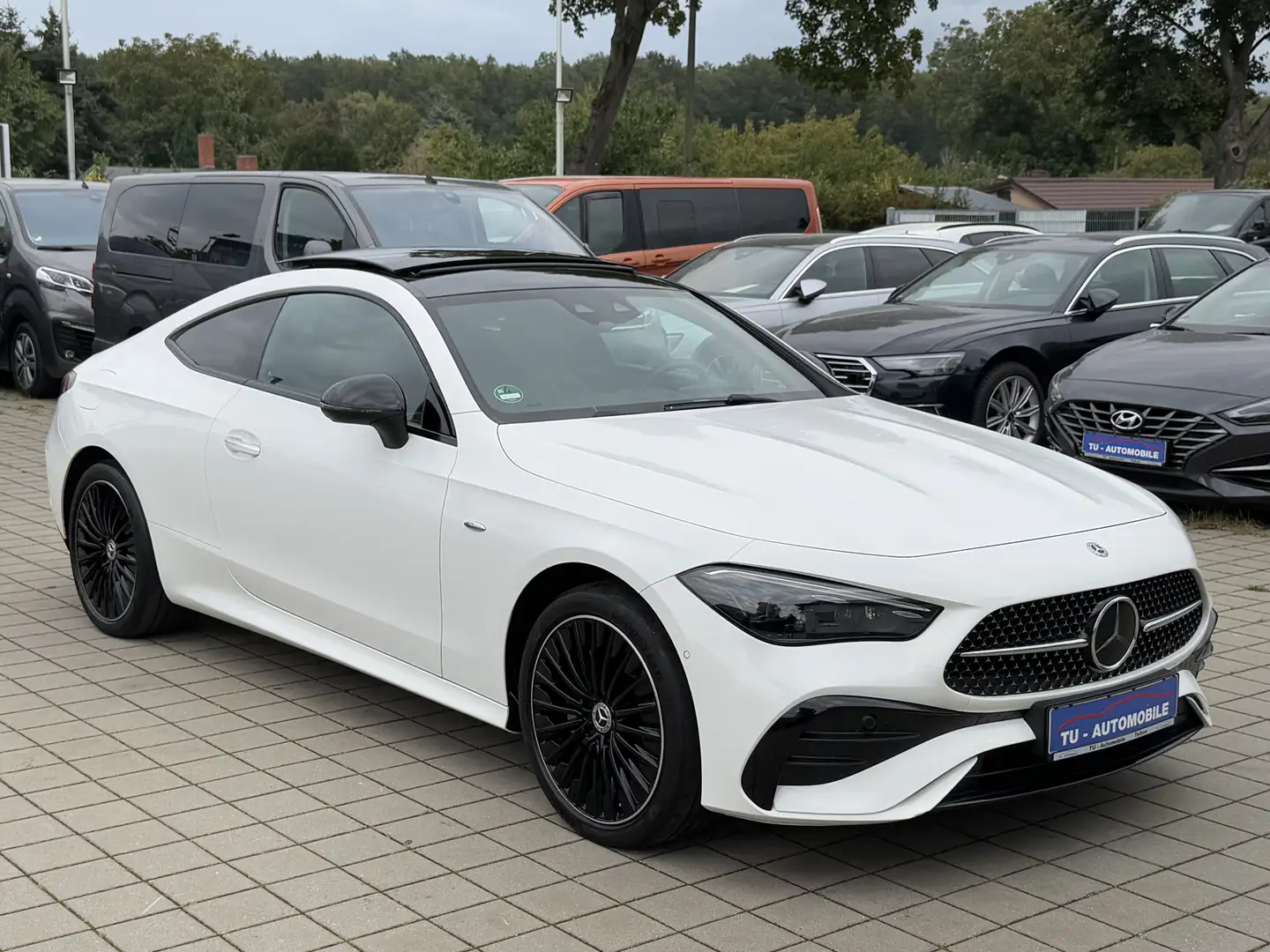 Mercedes-Benz CLE 300 CLE 300 e Coupe AMG NIGHT AHK-PANO-BURM.-DISTR-360 Weiß - 1