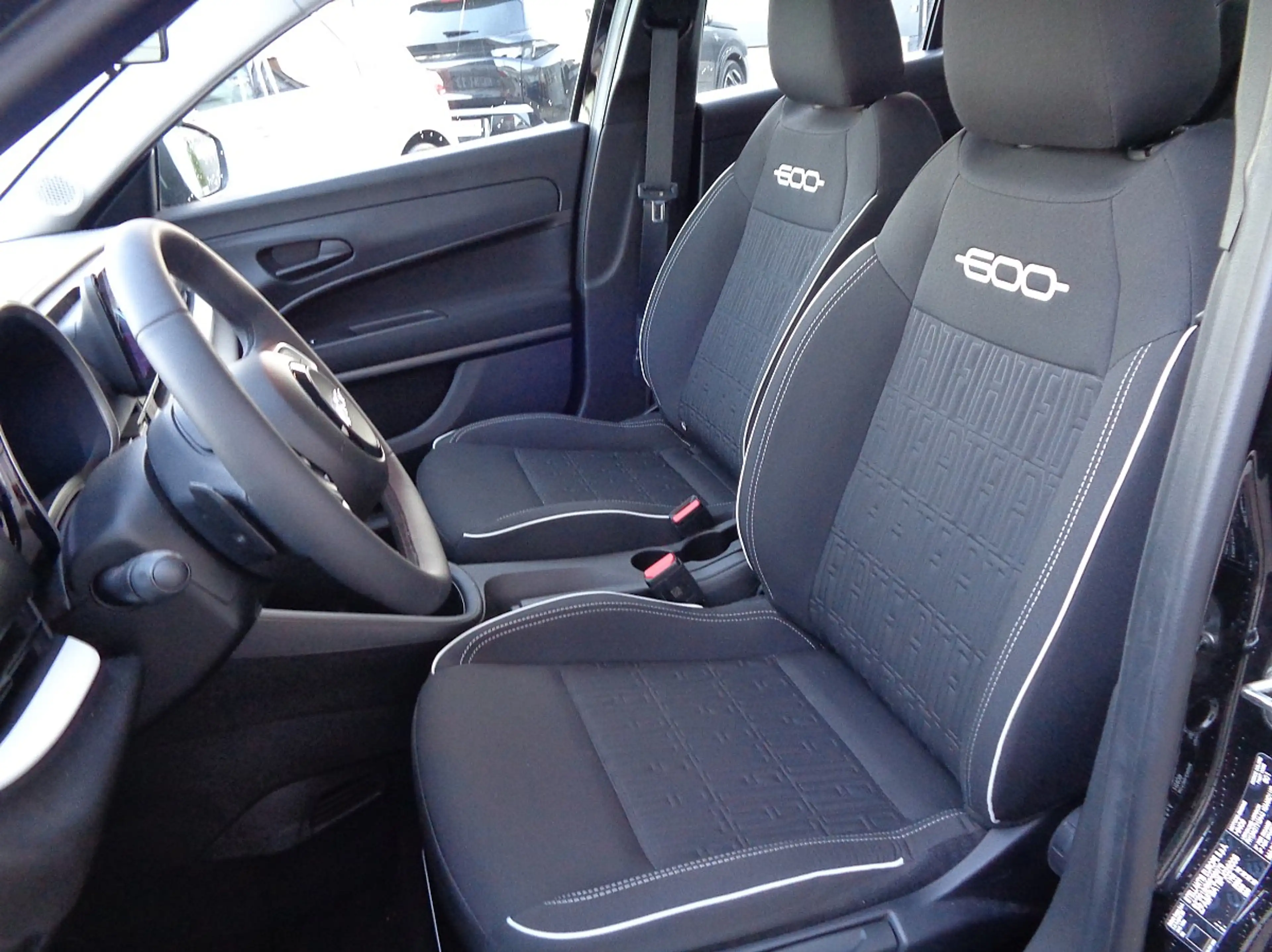 Fiat 600 Hybrid 100 6-Gang eDCT Mildhybrid Automatik Benzin — photo 5