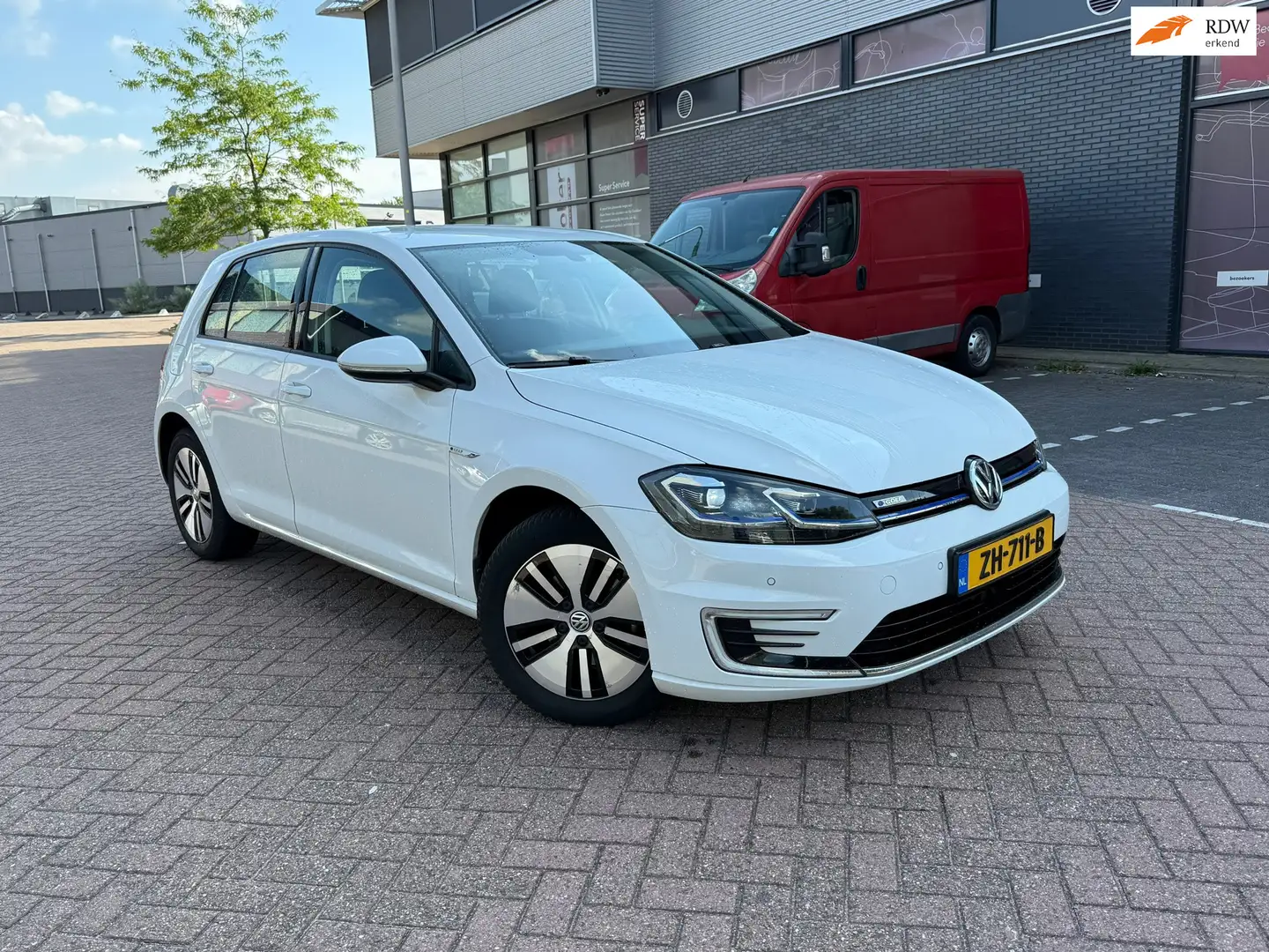 Volkswagen e-Golf E-Golf Automaat PDC Navigatie CarPlay Wit - 1