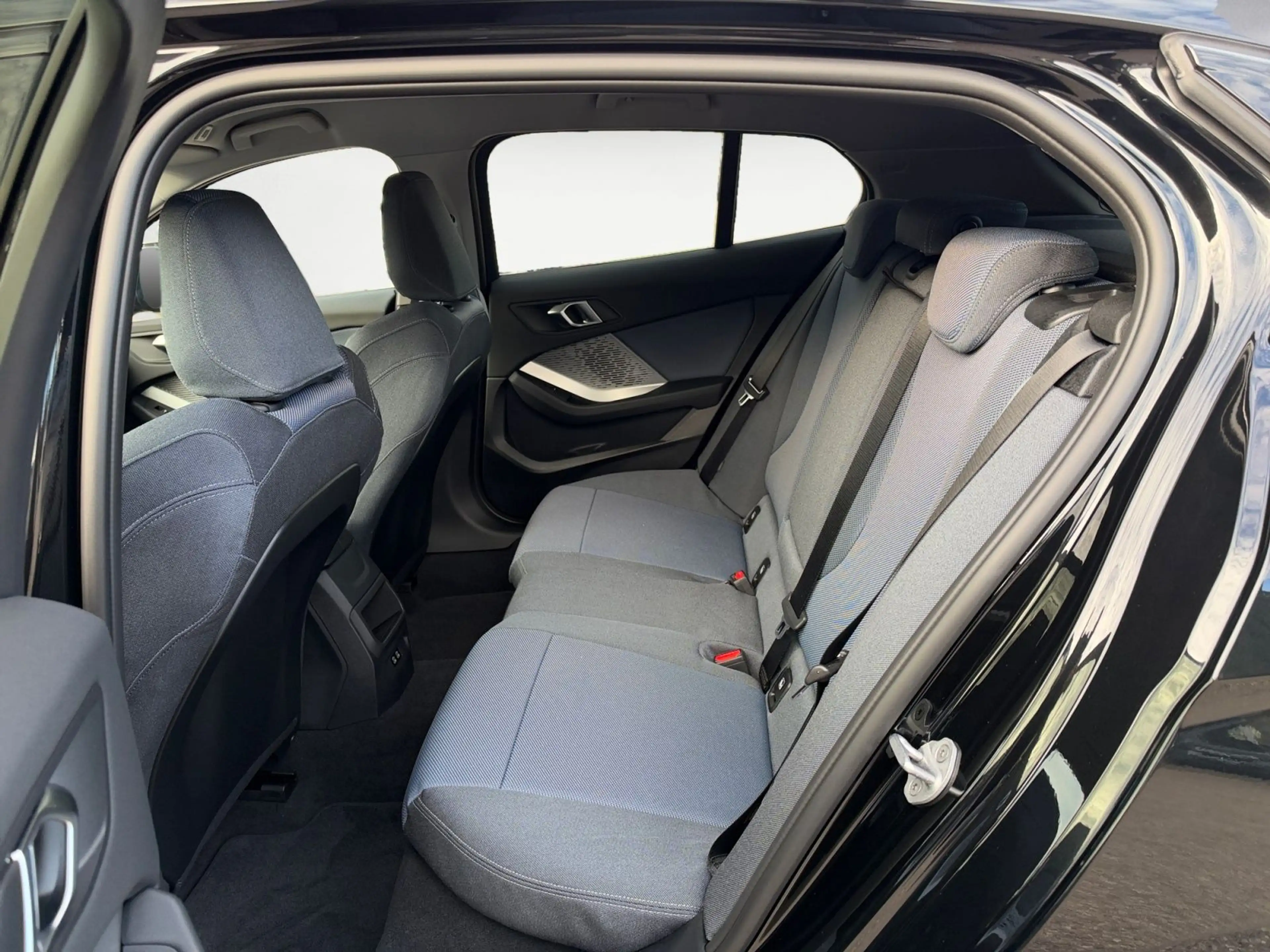 BMW 118 d M Sport Design Navi Klima PDC Kamera Sports — photo 15