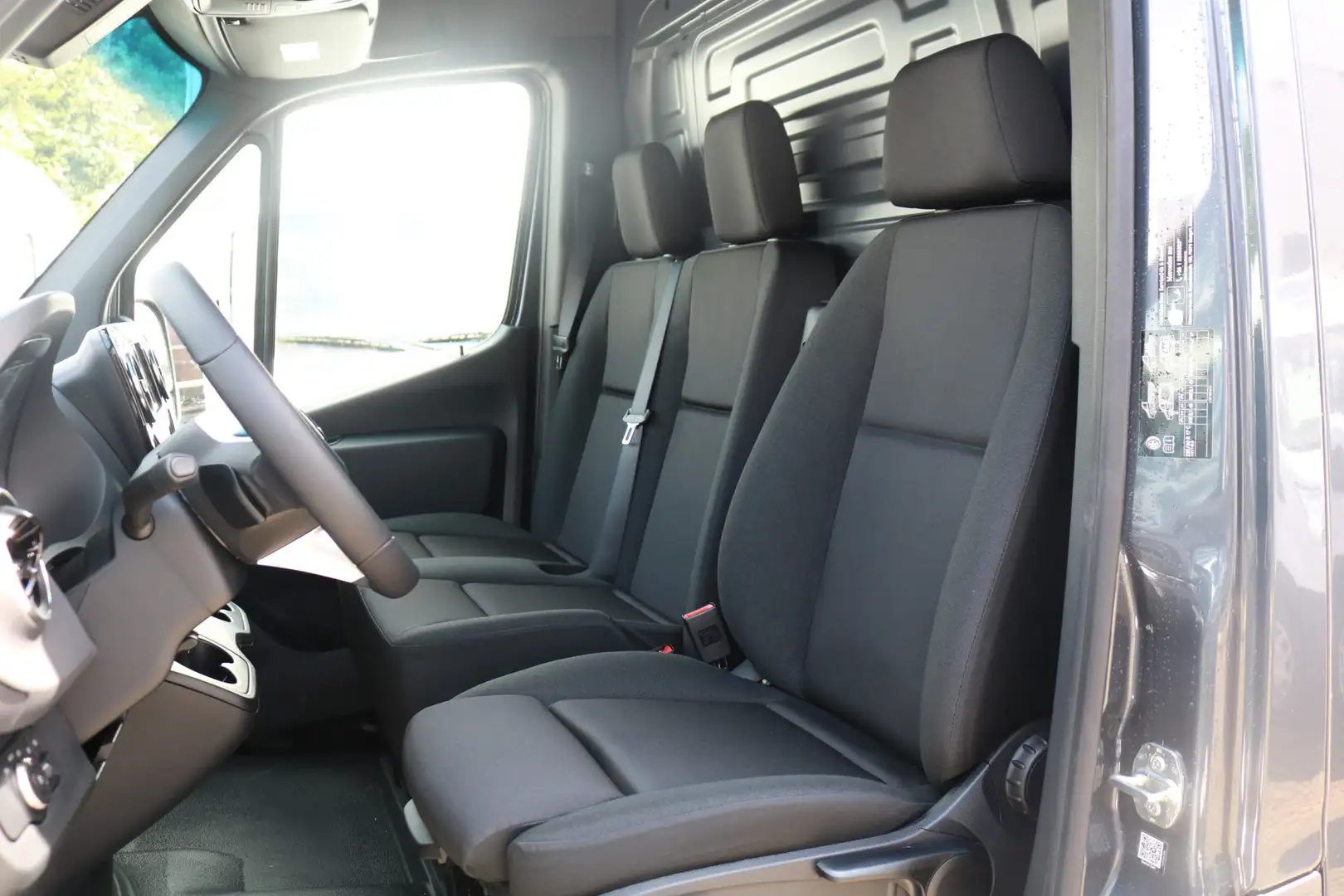 Mercedes-Benz Sprinter 319 CDI L2 H2 Airco Navigatie 3.5T Trekhaak Camera Grijs - 2