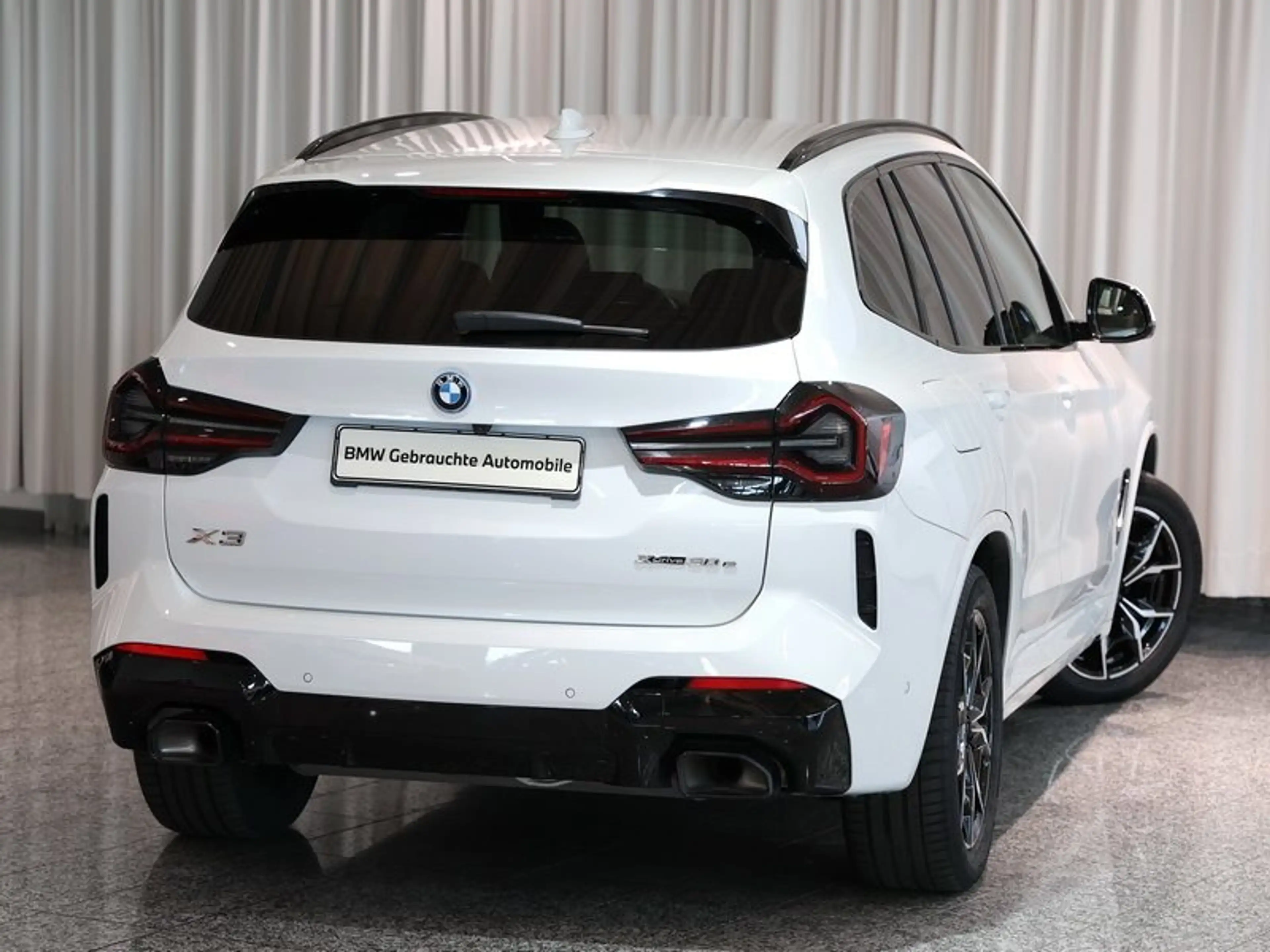 BMW X3 xDrive30e — photo 3