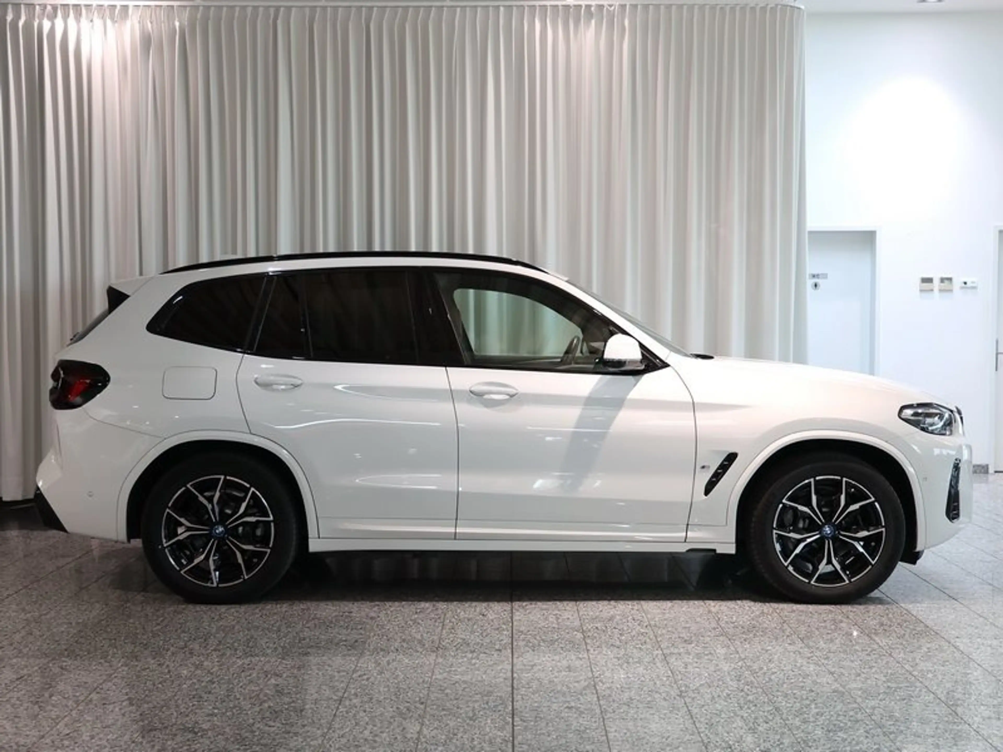 BMW X3 xDrive30e — photo 2